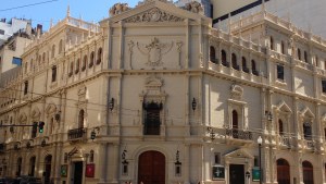 ¿Querés conocer el Teatro Cervantes por dentro? Mirá este recorrido