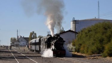 La legendaria formación de la Trochita representa una atractivo muy especial para quienes visitan Jacobacci. (Foto: José Mellado).