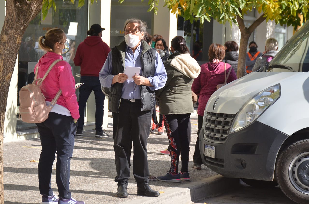 Si se baja la circulación de personas, comerciantes quiere que se habilite otros rubros a trabajar. (Foto Néstor Salas)