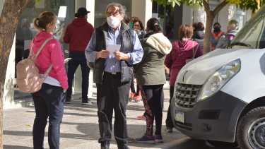 Si se baja la circulación de personas, comerciantes quiere que se habilite otros rubros a trabajar. (Foto Néstor Salas)