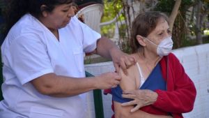 Neuquén: continúa la campaña de vacunación antigripal para adultos mayores