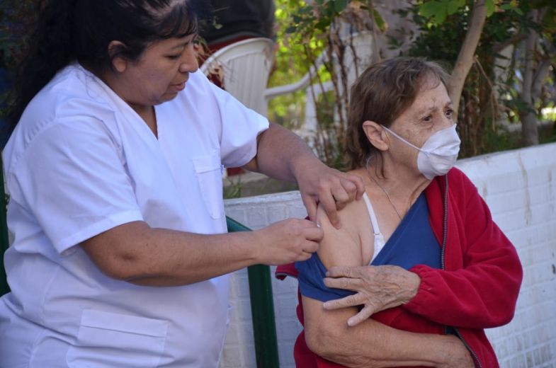En Neuquén se comenzó con la vacunación contra el coronavirus en diciembre del año pasado. (Yamil Regules).