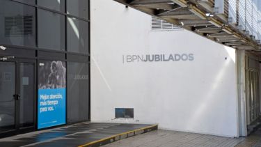 Las claves de la reapertura de bancos: a quiénes atienden, dónde y a qué hora