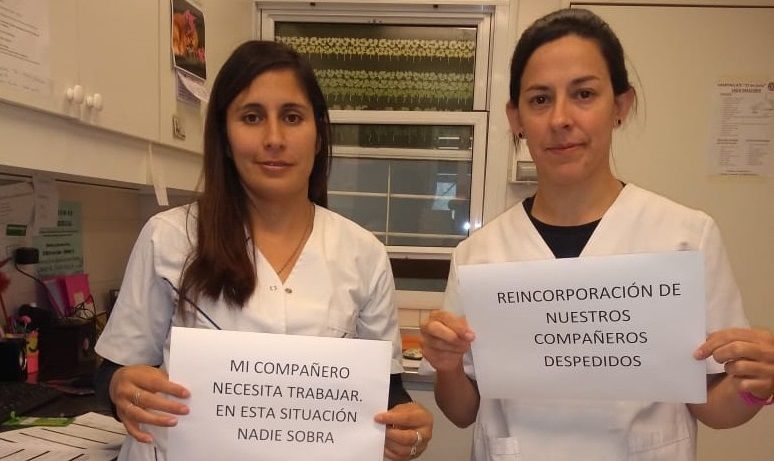 Trabajadoras del hospital Ramón Carrill se sumaron a la campaña de ATE en redes sociales para pedir por los despidos en plena pandemia. 