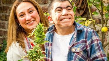 Fernanda junto a su hijo. 