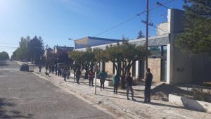 La atención bancaria generó un inusual movimiento en Jacobacci