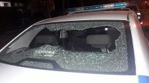 Imagen de En medio de la cuarentena, policías fueron atacados a piedrazos en Centenario