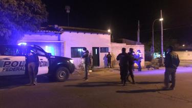 Un grupo de adolescentes se reunió en una vivienda de Zapala, incumpliendo la cuarentena obligatoria. (Foto: Gentileza).