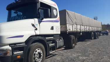 Tres hombres se escondieron en la caja de un camión e intentaron cruzar desde Cipolletti a Neuquén, incumpliendo la cuarentena obligatoria. (Foto: Gentileza).