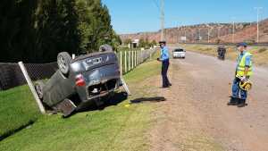 Perdió el control de su auto y volcó en la Ruta 7