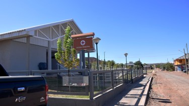 El personal de salud de San Roque depende del hospital de Añelo, inaugurado el 1 de octubre de 2018. Foto Florencia Salto.