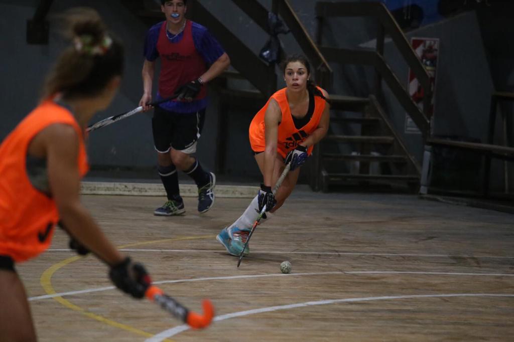 Sofía Lugano hoy juega hockey césped en River Plate y se irá al Panamericano con la modalidad pista. Foto: Gentileza