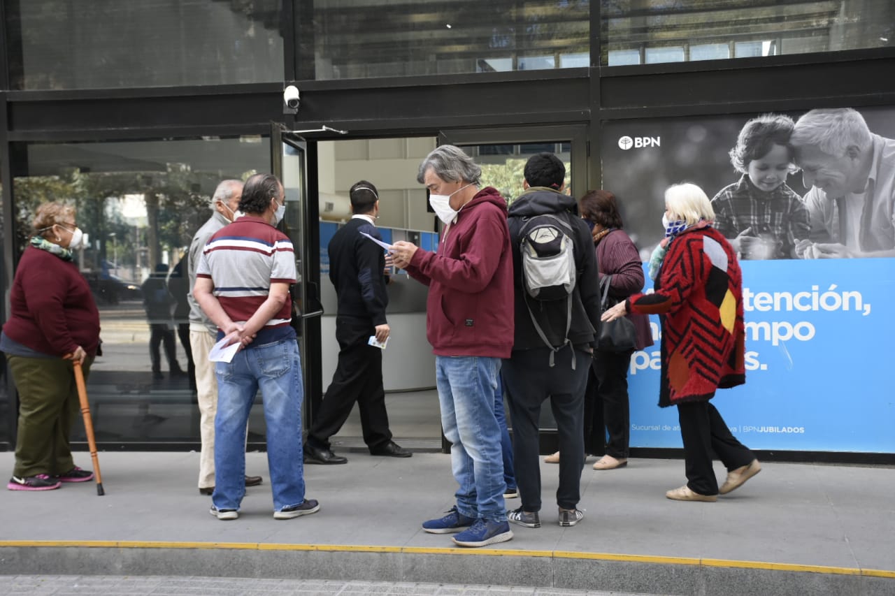 Aún no se conoce el cronograma de pago de salarios y aguinaldos. (Archivo Florencia Salto).-