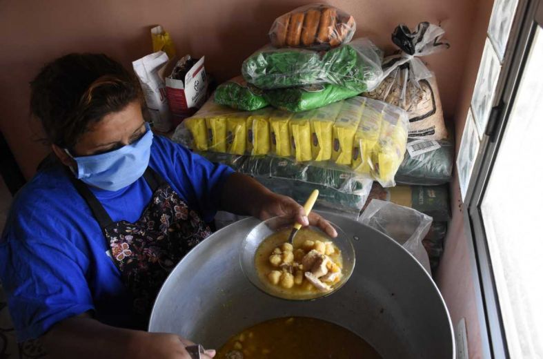 Comedores barriales piden aportes para seguir ayudando a las familias más vulnerables. (Archivo Florencia Salto).-