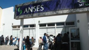 Mañana cobran jubilados y pensionados con DNI finalizado en 5