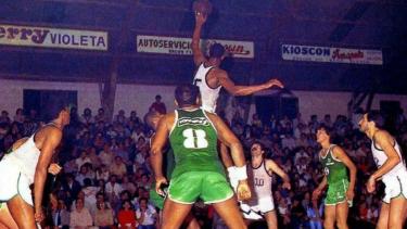 Atenas de Córdoba y Pacífico de Bahía Blanca protagonizaron el primer partido.