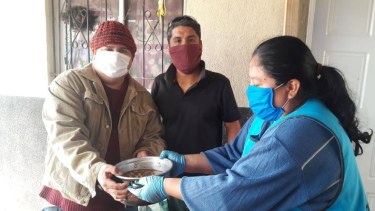 Muchos no pueden realizar changas para llevar el alimento a sus familias.