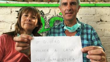 "Esta foto nos la sacó una española en Varanasi, el día en que comenzó la cuarentena aquí en India, Ella como muchos otros extranjeros ya está en su país", dicen Oscar y Carina. Son de Adrogué (provincia de Buenos Aires) y están en Nueva Delhi. 