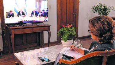 Carreras en la teleconferencia con el presidente donde se anunció la asistencia a las provincias. 