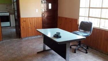 Además de los trabajos de pintura y mampostería, el lugar va incorporando mobiliario. (Foto: gentileza municipalidad de Valcheta).