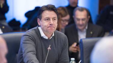 Conte planteó también que "ya se empezó" a trabajar para la denominada "fase 2", con un protocolo de seguridad para cuando tengan que "convivir" con el coronavirus, planteó.