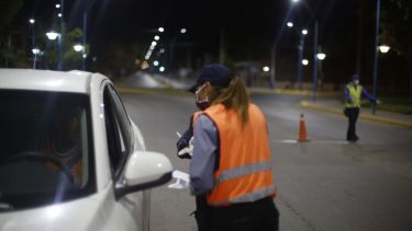 Unos 250 policías controlan todo Roca por la cuarentena