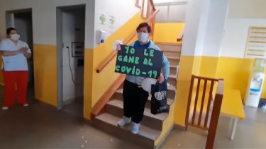 Emotiva despedida a la única paciente con COVID-19 de Cinco Saltos. 