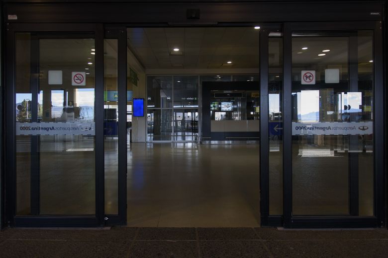 El aeropuerto internacional Teniente Luis Candelaria paralizó su obra de ampliación y está vacío por la falta de vuelos. Archivo