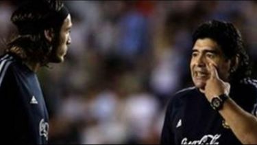 Maradona y el arquero, en tiempos en que el '10' era el entrenador de la selección argentina.