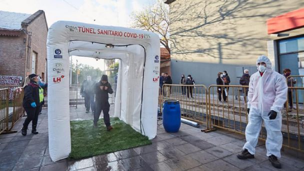 El Municipio de Neuquén instalará túneles de desinfección para peatones y ciclistas. (Gentileza).-