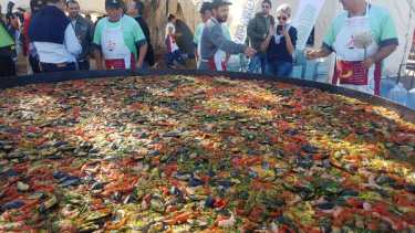 Este año no se hará la tradicional Fiesta de la Paella Española en Ingeniero Huergo. (Foto archivo)