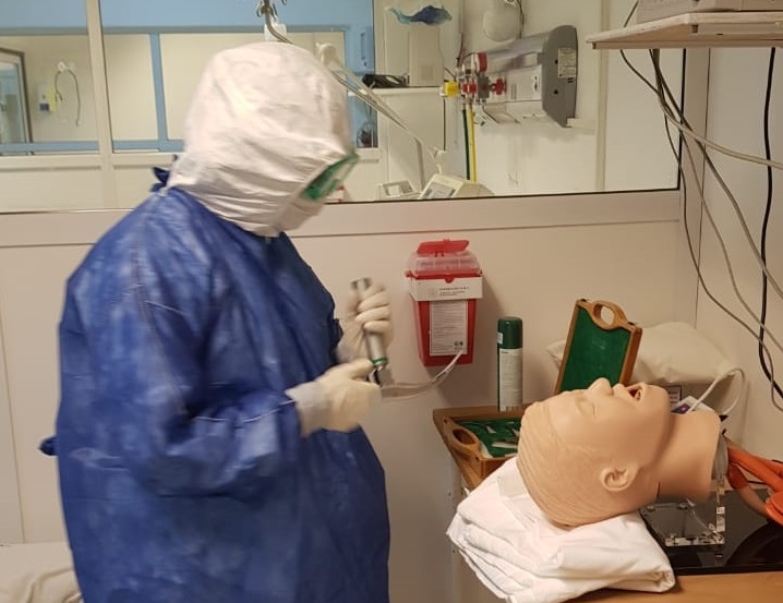 Realizan prácticas de intubación endotraqueal en el hospital de Bariloche. Gentileza