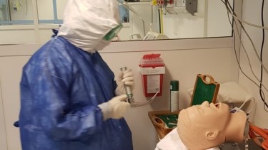 Realizan prácticas de intubación endotraqueal en el hospital de Bariloche. Gentileza