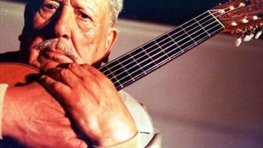 El cantautor folclórico oriundo de Plaza Huincul fue creador del himno de Neuquén y uno de los poetas más influyentes de la Patagonia.