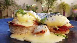 Brusquetas potentísimas con bondiola, pescado, queso y huevos: tre-men-das