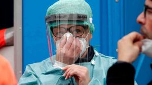 Hostigaron a una médica en Buenos Aires: la acusaron de poner en riesgo a sus vecinos