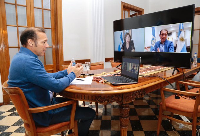 Arabela Carreras y Omar Gutiérrez mantuvieron una reunión vía videoconferencia. Foto: Gentileza. 