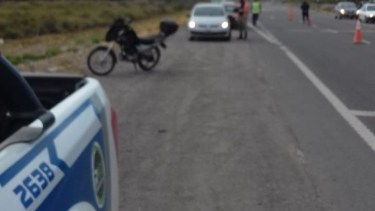 Personal de la Brigada Rural de la policía realiza operativos de control en la ruta 22. (Foto gentileza)
