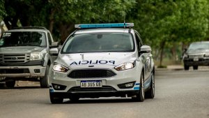 Detienen a un hombre que se sacó la pulsera electrónica y a una mujer con drogas en Viedma