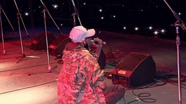 El neuquino lanzó su tema para concientizar sobre la pandemia del coronavirus.