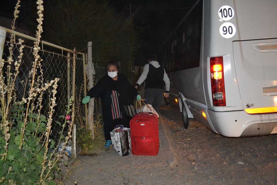 Varias personas mayores integraron el contingente de jacobaccinos "repatriados" desde Bariloche. (Foto: municipio de Jacobacci)