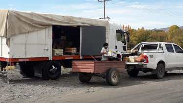 Los proveedores llegan hasta un retén a un kilómetro de la localidad. (Gentileza)