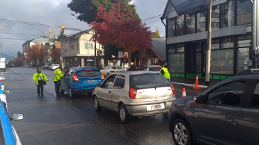 Los controles se intensificaron en Bariloche, donde la curva de contagios creció en forma sostenida estos días. (foto archivo)