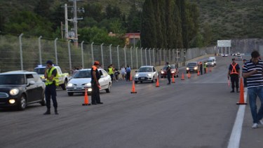 Los neuquinos varados denunciaron el maltrato policial en San Luis.