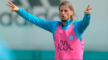 "Voy a seguir trabajando para que esa huella que hoy siento se agrande cada día un poco más”, dijo el DT académico.