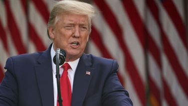Trump pide a estados de EEUU «considerar seriamente» reabrir escuelas pese al coronavirus