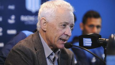 El presidente de Racing está en contra de la idea de Tapia y Tinelli.