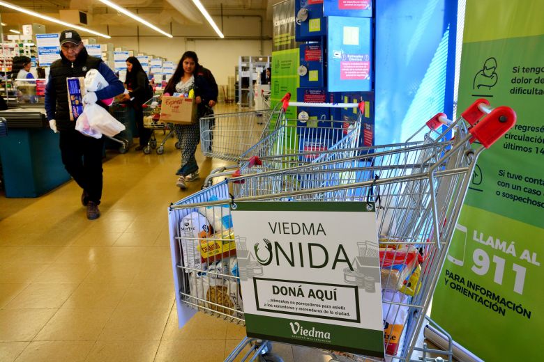 En Viedma las donaciones se reciben en los propios supermercados. Foto: Marcelo Ochoa.