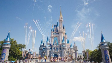 Disney despidió a 70.000 personas de sus parques y Florida pagará el desempleo
