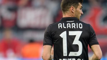 Alario jugó apenas 25 minutos en la abultada derrota del Leverkusen ante el Wolfsburgo.